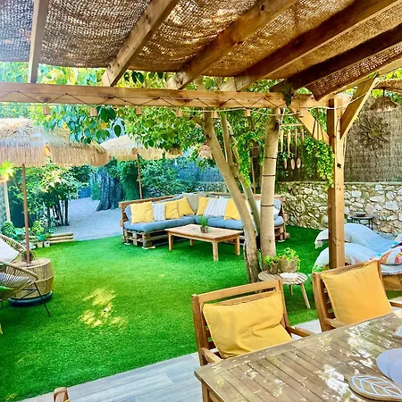 Maisonnette Avec Terrasse Et Jardin-parking Privé-9mn Des Plages à Pied