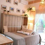 Maisonnette Avec Terrasse Et Jardin-parking Privé-9mn Des Plages à Pied *