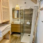 Maisonnette Avec Terrasse Et Jardin-parking Privé-9mn Des Plages à Pied * La Ciotat