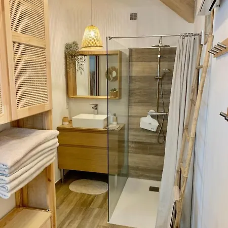 Maisonnette Avec Terrasse Et Jardin-parking Prive-9mn Des Plages A Pied * La Ciotat