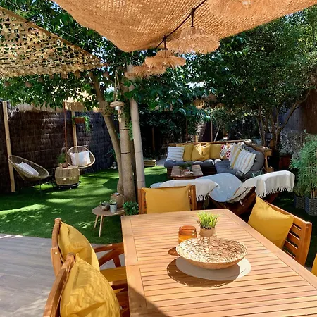 Maisonnette Avec Terrasse Et Jardin-parking Privé-9mn Des Plages à Pied *