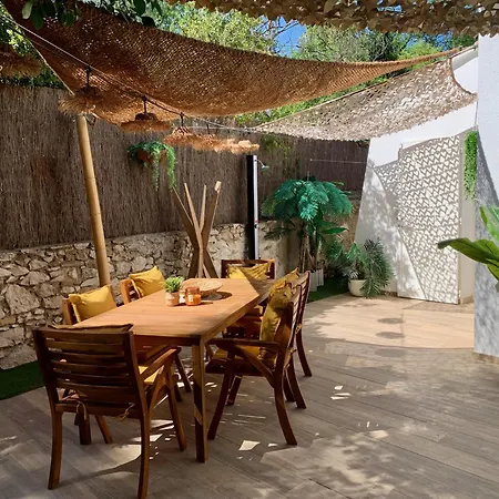 Maisonnette Avec Terrasse Et Jardin-parking Prive-9mn Des Plages A Pied Villa