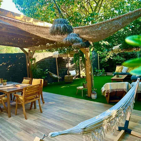 Maisonnette Avec Terrasse Et Jardin-parking Prive-9mn Des Plages A Pied *